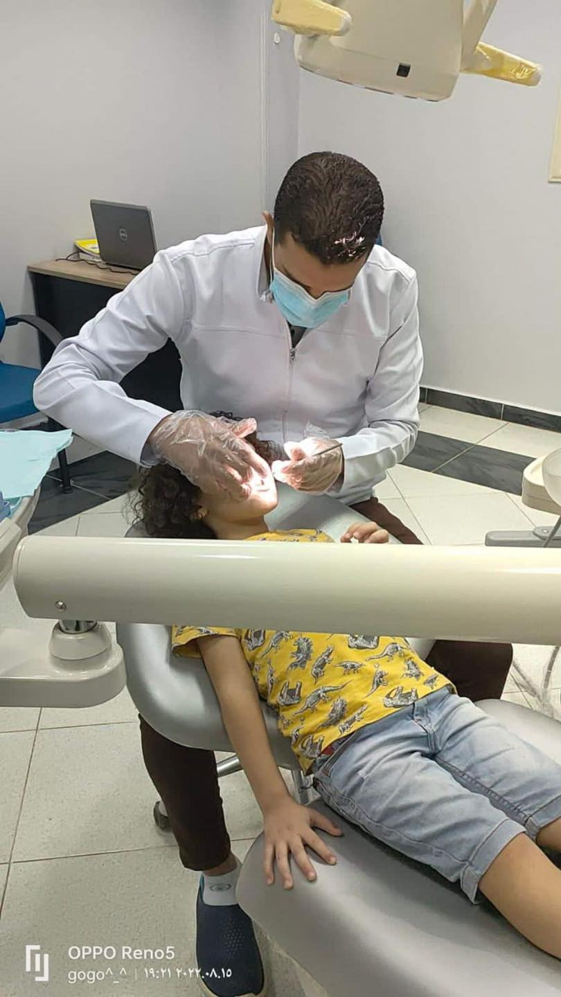 دكتور مؤمن خليل أخصائي اسنان | فيزيتا